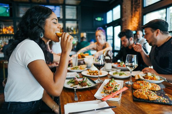 10 astuces pour un repas mémorable entre amis